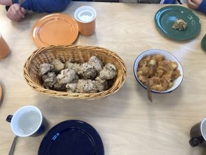 Grove scones og eplemos