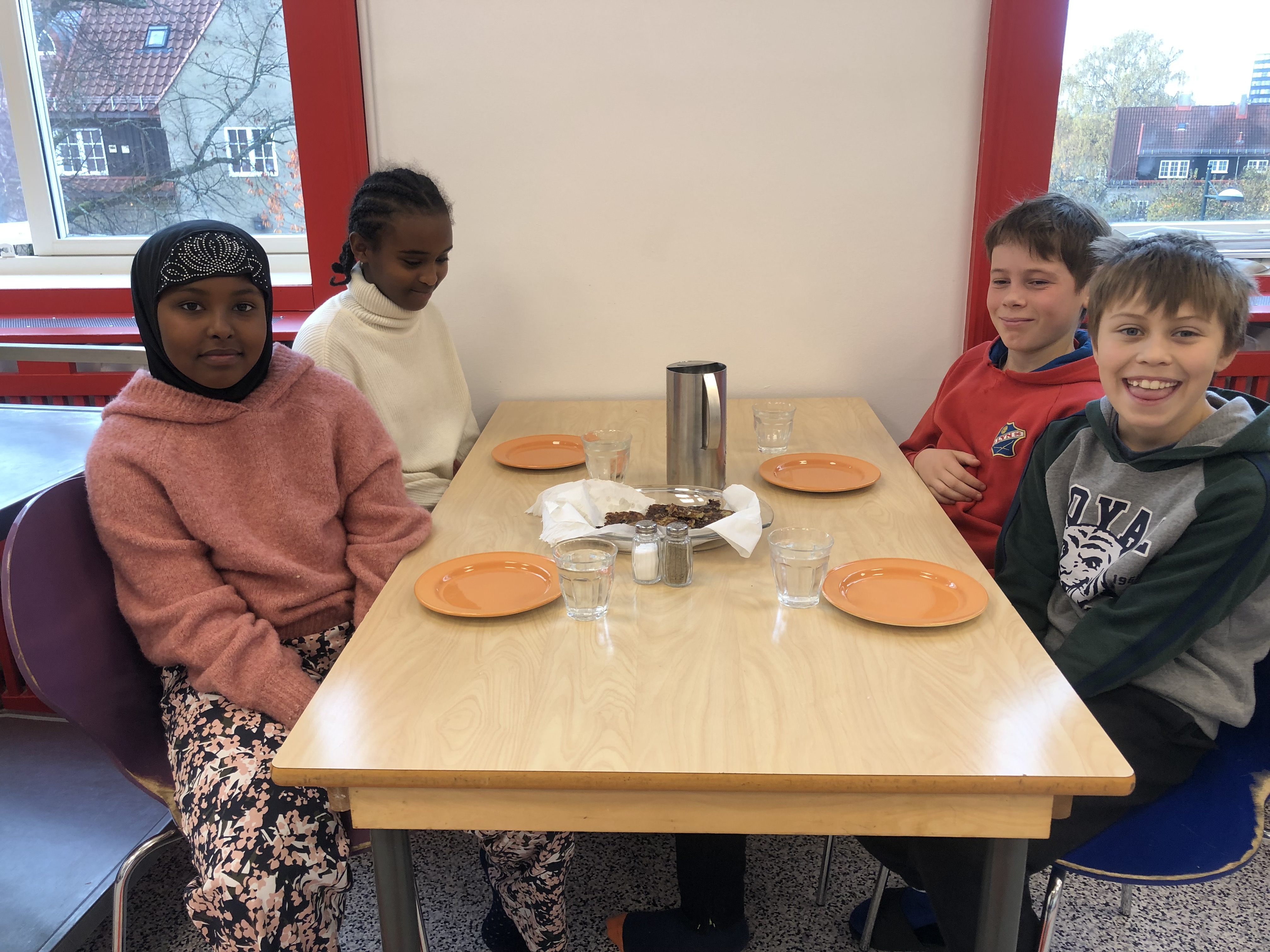 Elevene er klare for å spise